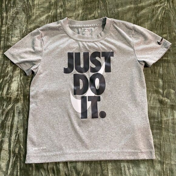 Gray Nike Dri Fit Short Sleeve 6-7 YRS - Picture 1 of 6